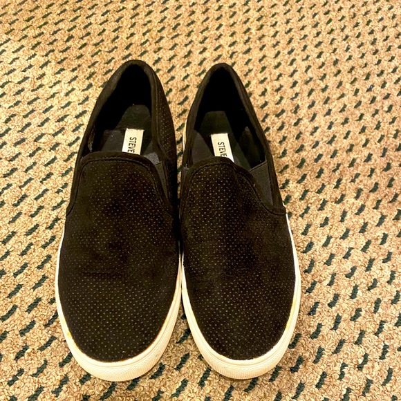 Black Steve Madden slip on sneakers in size 8. - Picture 1 of 2